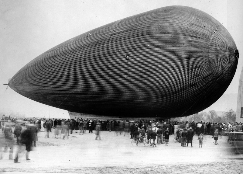 Illustration for article titled The Most Astounding Airships, Dirigibles and Zeppelins in History